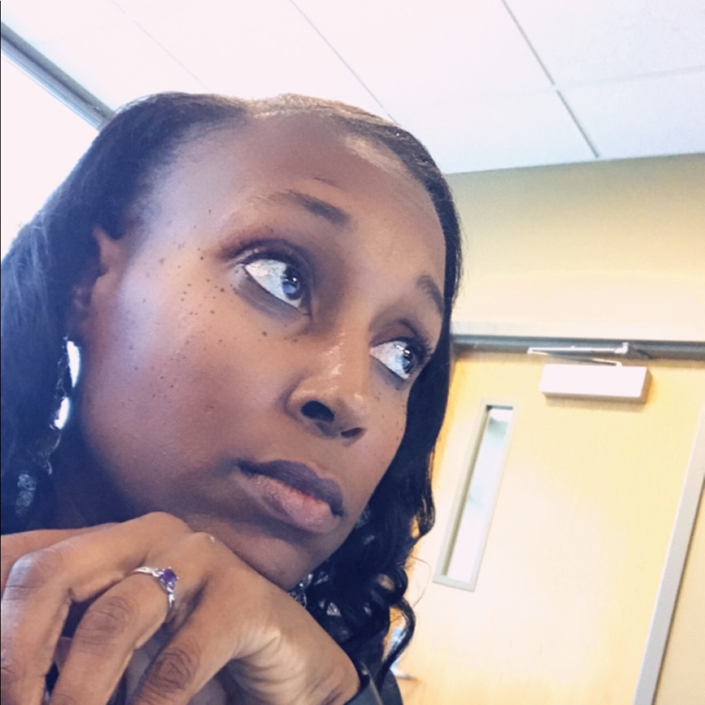 Meet your Posher, Monique